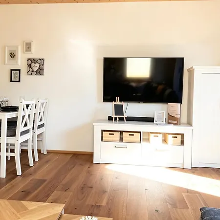 Dima Cozy Lakeside Appartement
